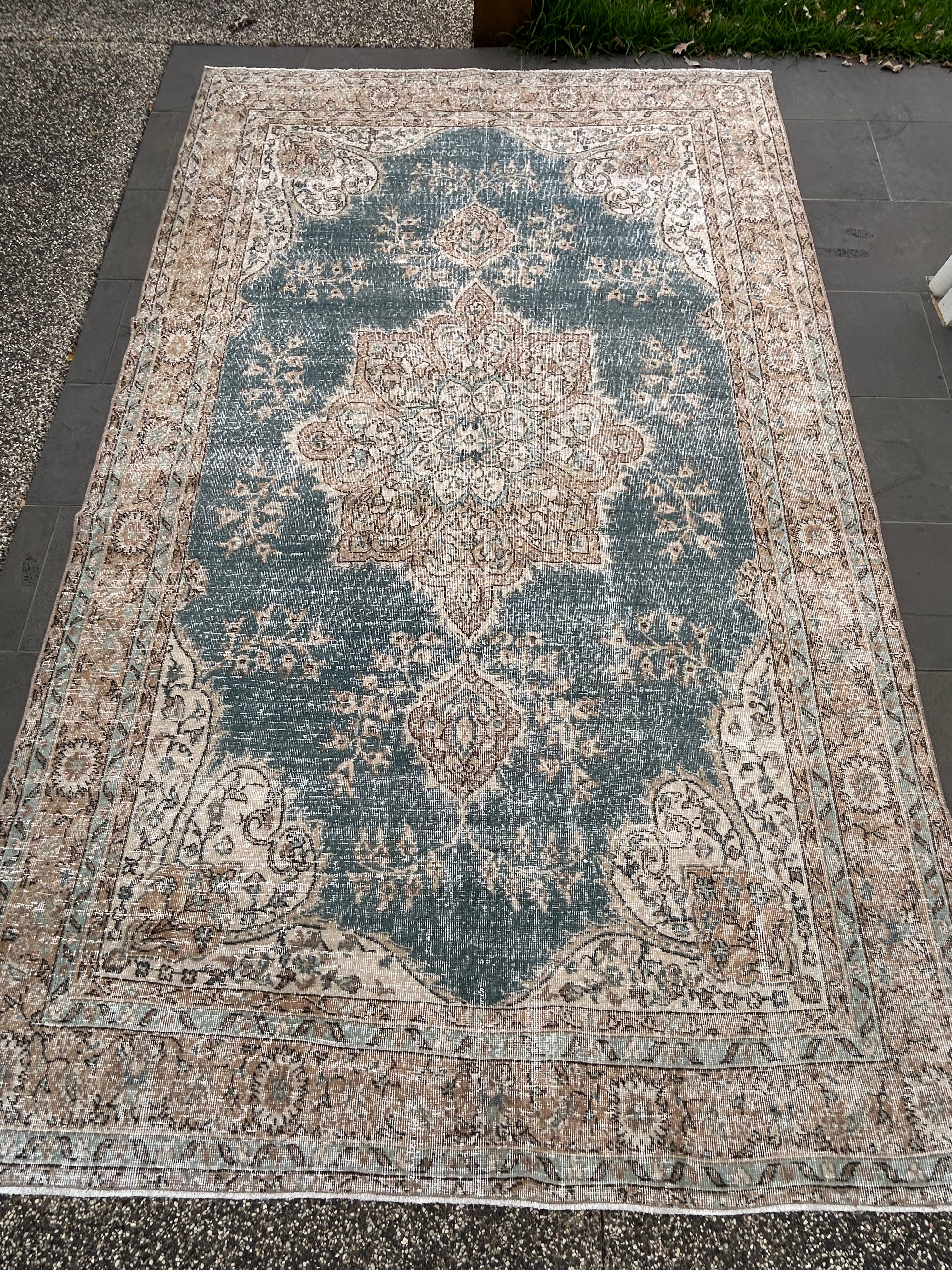 'Annie' - 209 x 331cm