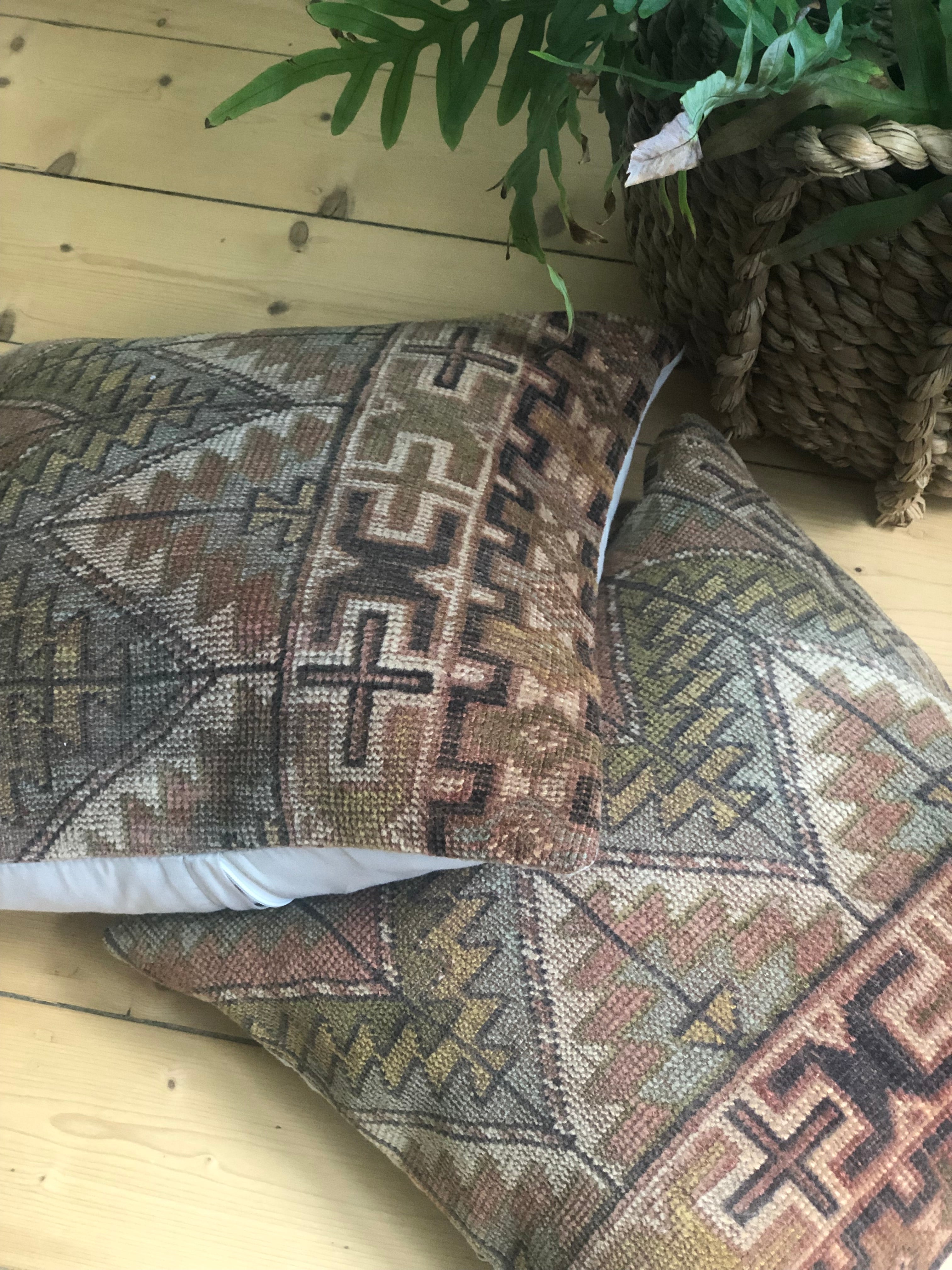 Pair of vintage cushions - multicoloured 50 x 50cm
