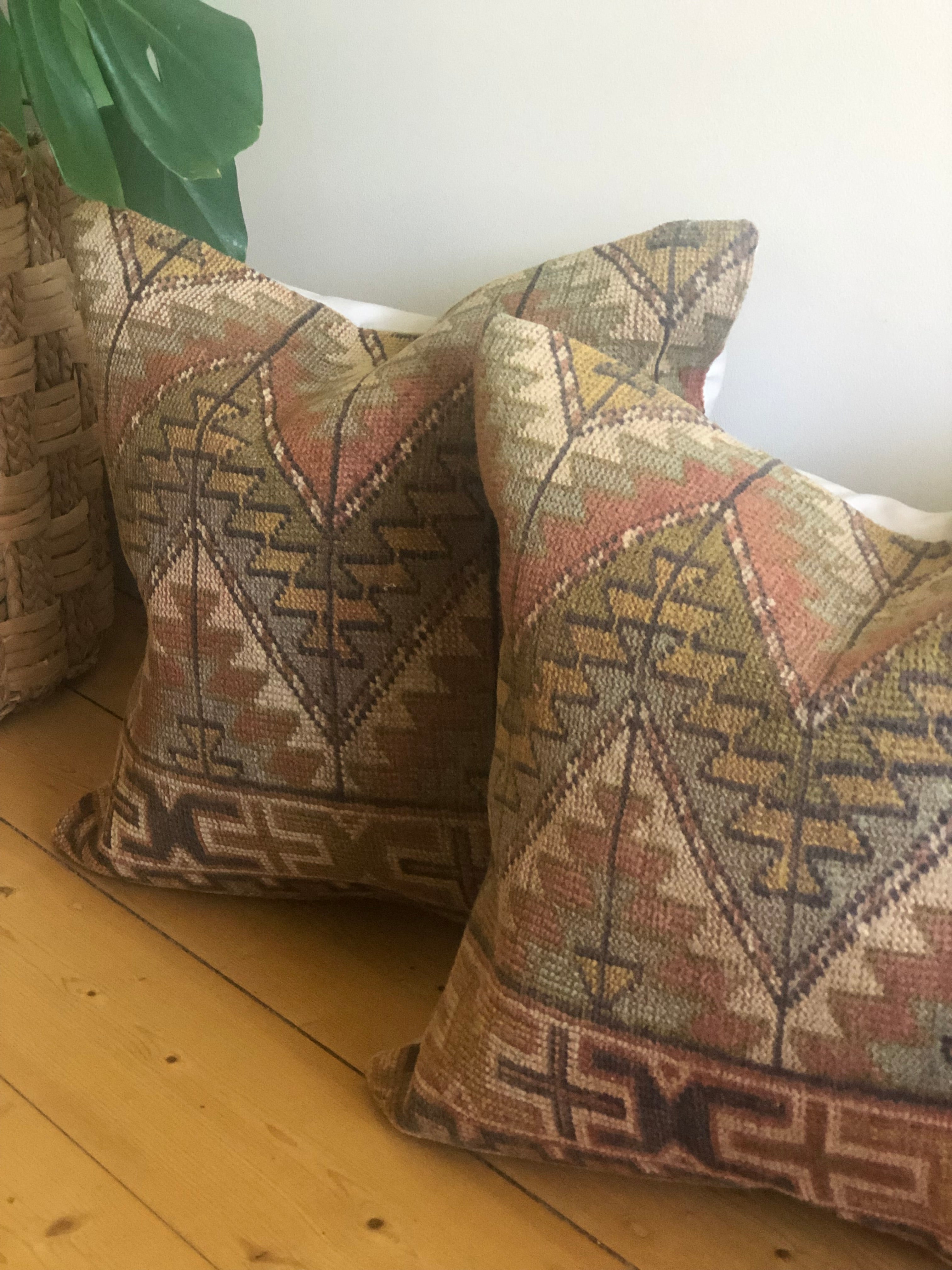 Pair of vintage cushions - multicoloured 50 x 50cm