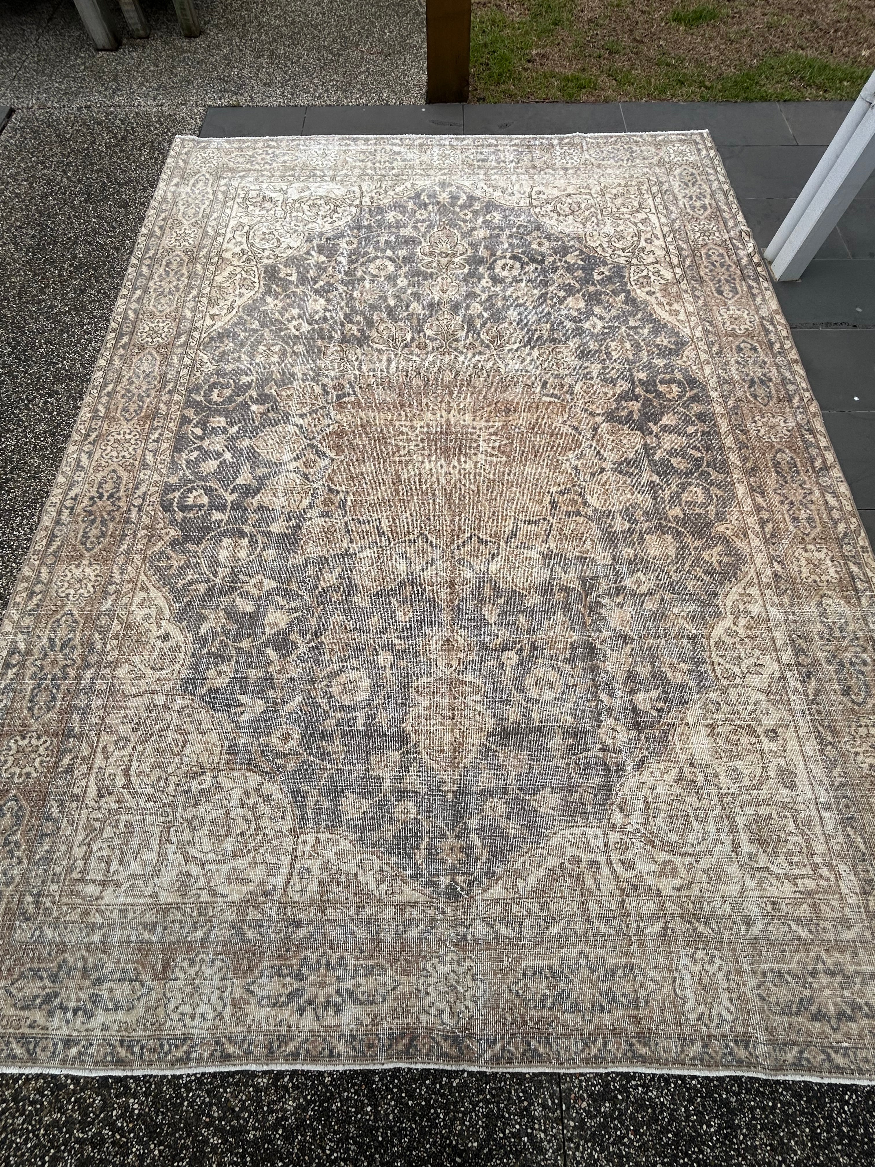 ‘Zara’ - 268 x 358cm