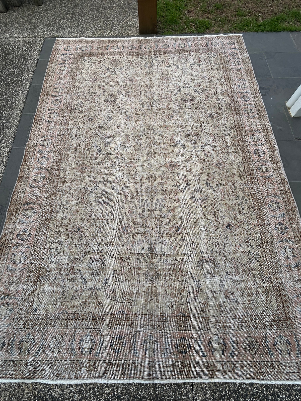 'Mae' - 226 x 323cm