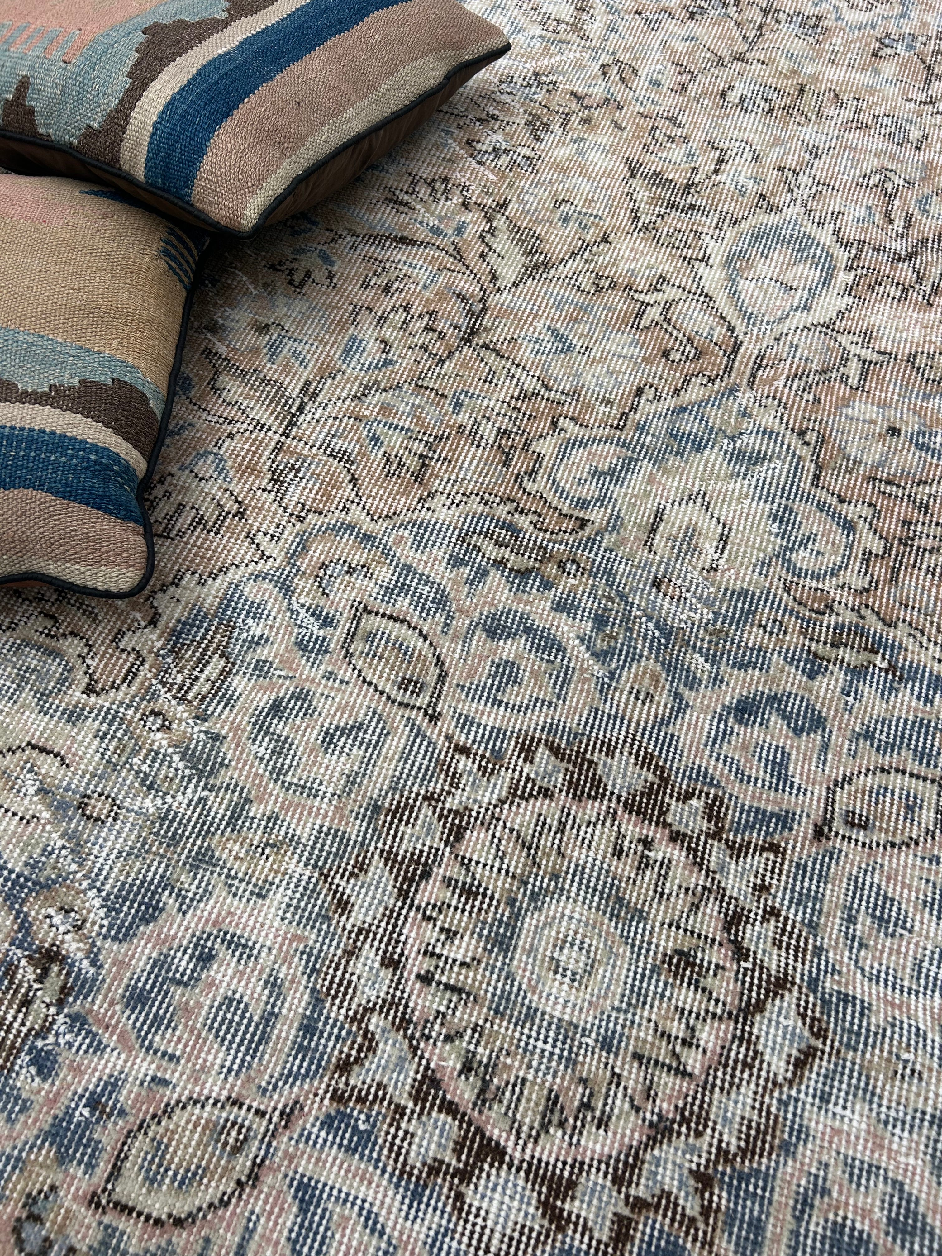 'Robyn' - 169 x 276cm