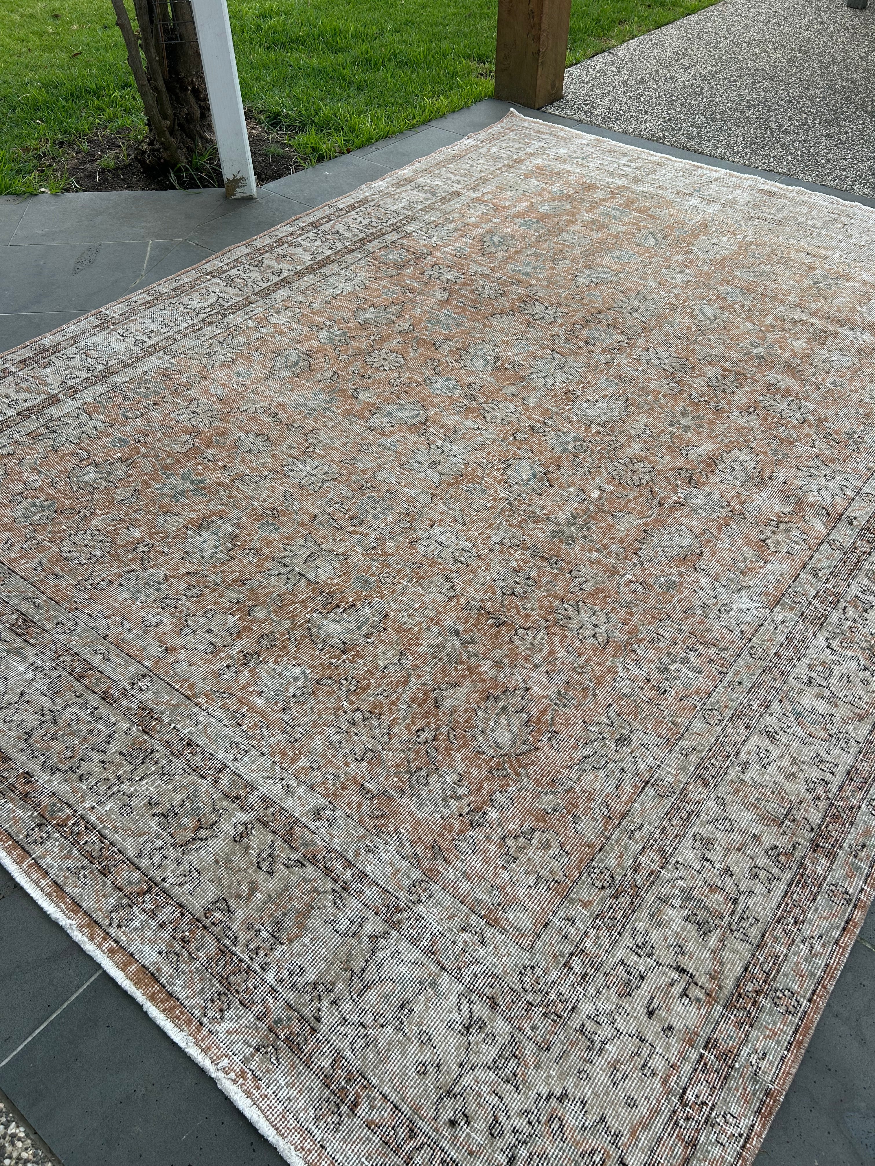 ‘Jana’ - 215 x 294cm