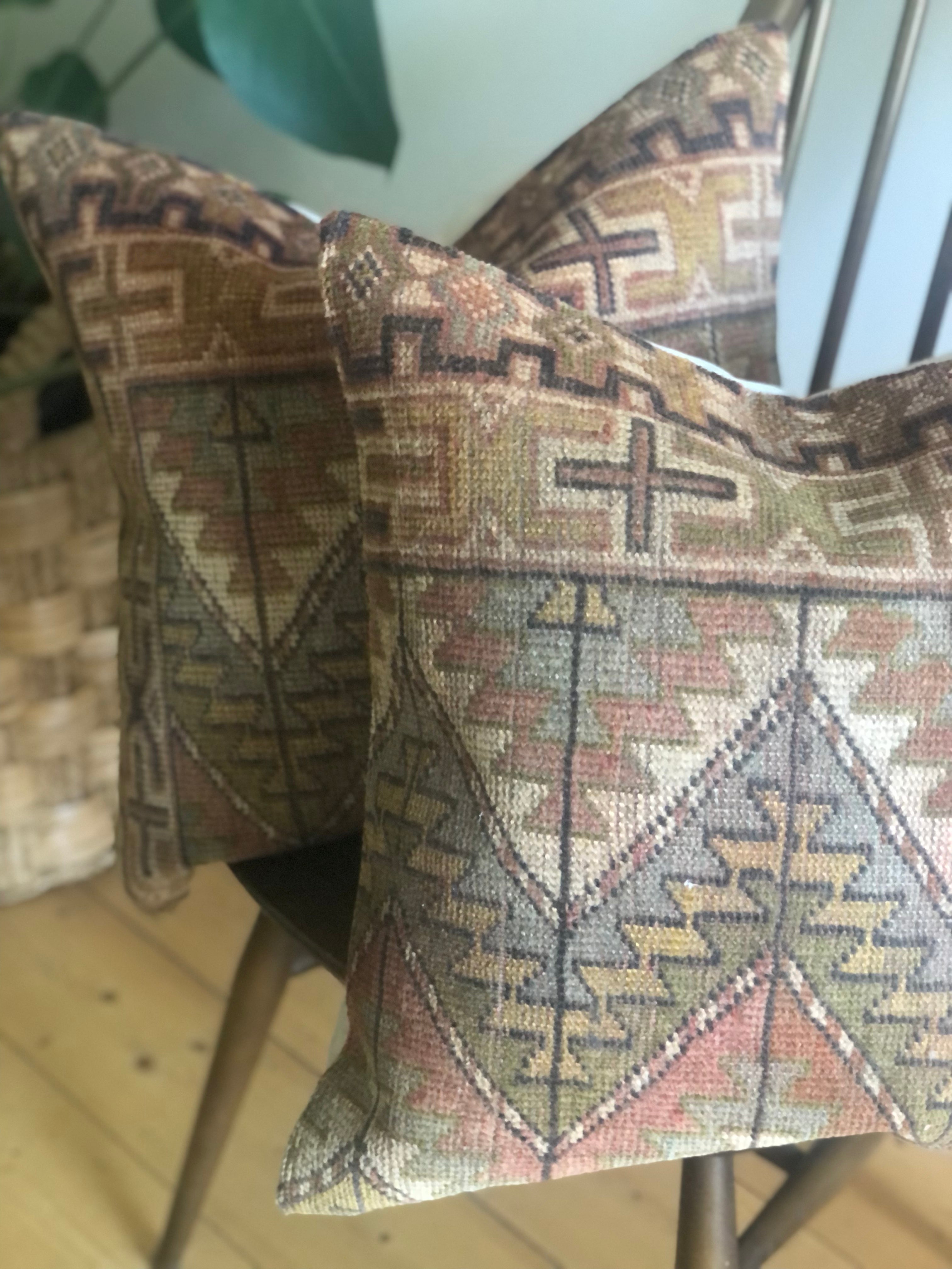 Pair of vintage cushions - multicoloured 50 x 50cm
