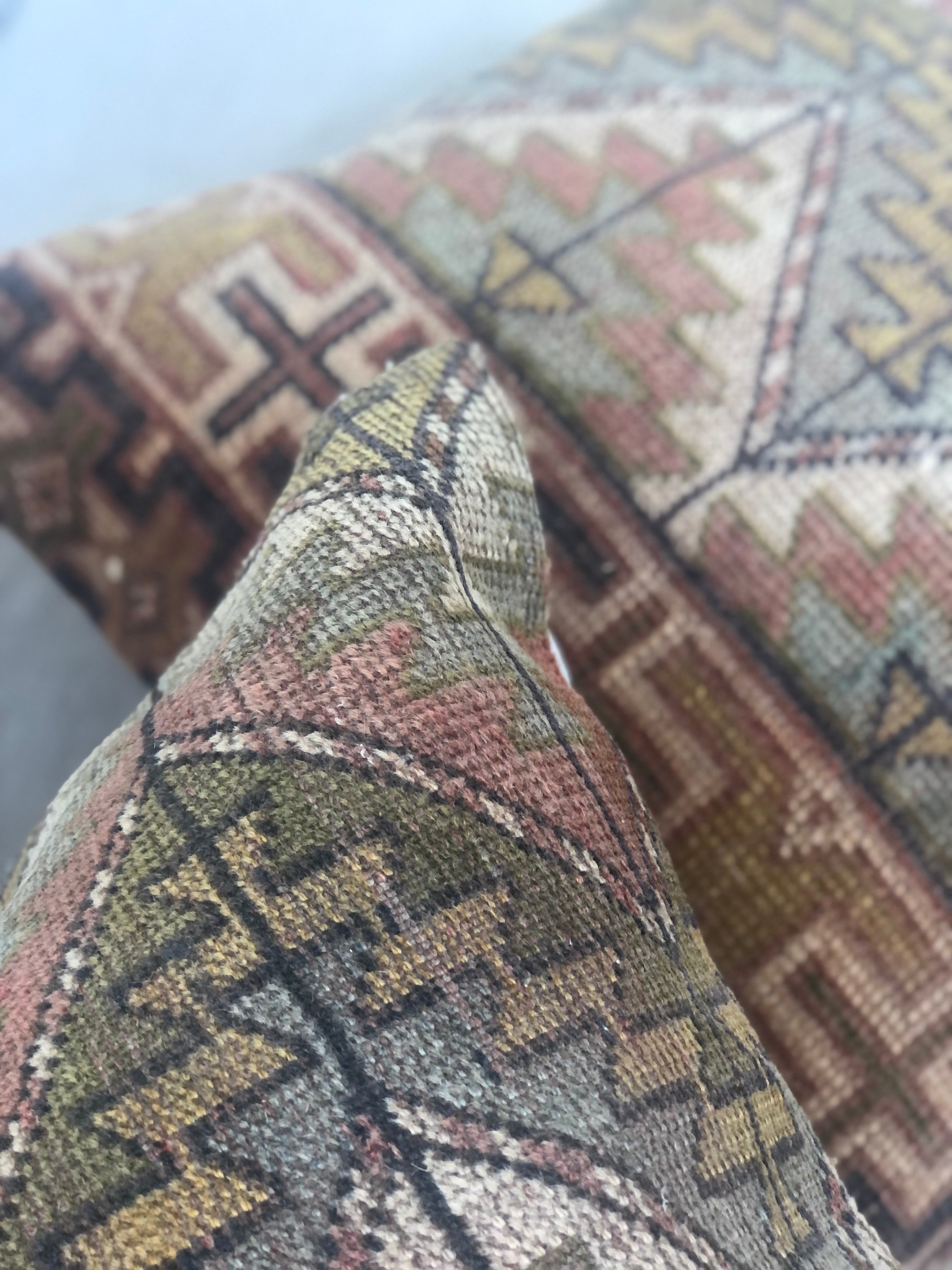 Pair of vintage cushions - multicoloured 50 x 50cm