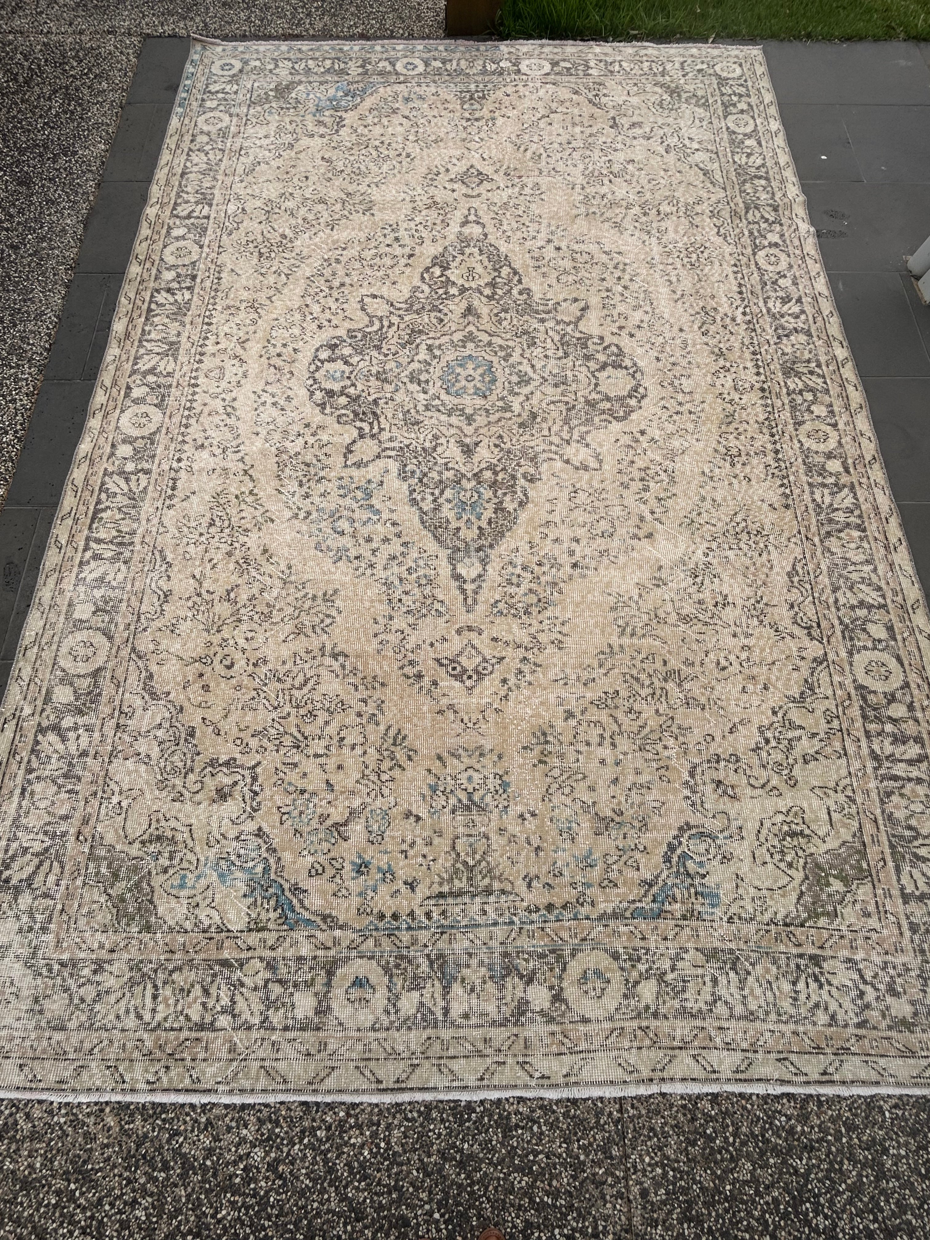 'Holly' - 216 x 318cm