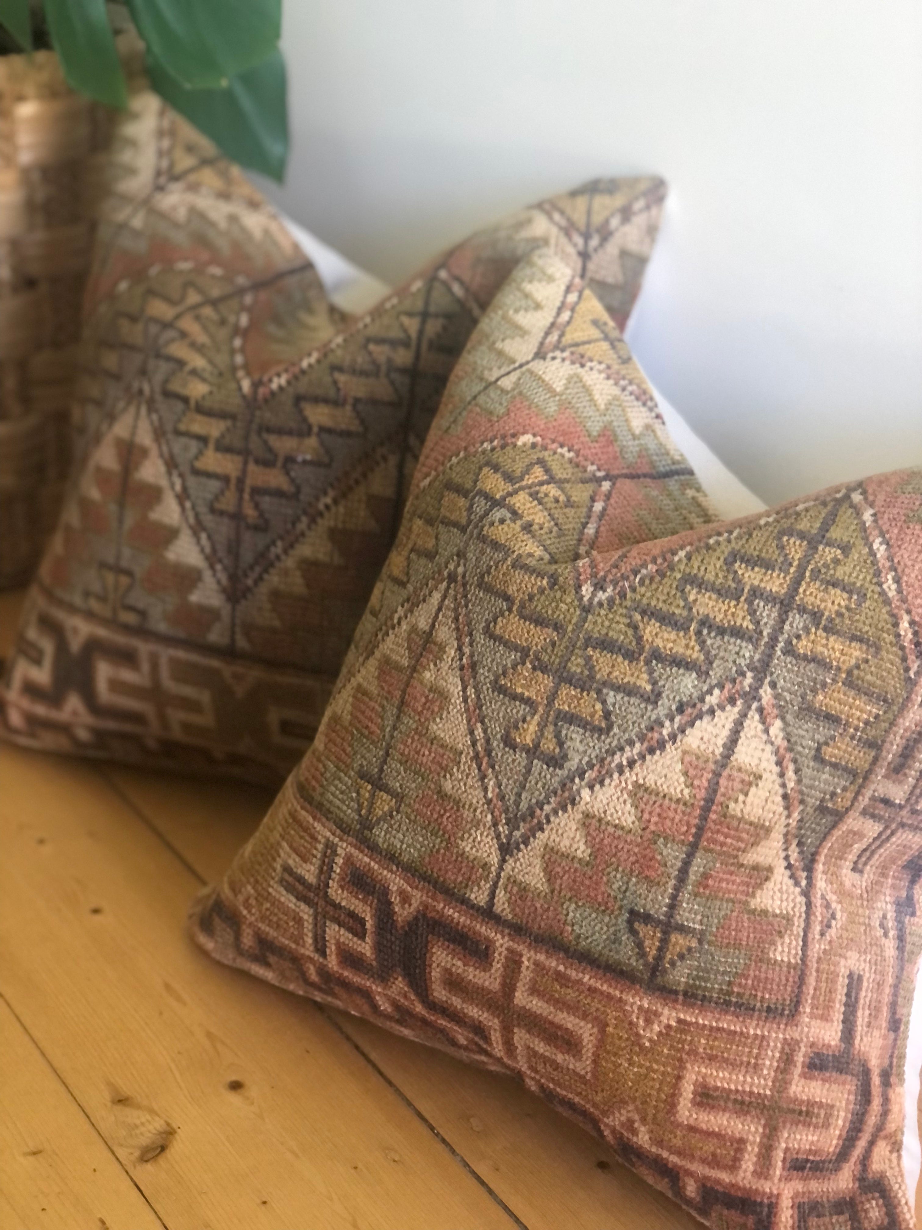 Pair of vintage cushions - multicoloured 50 x 50cm