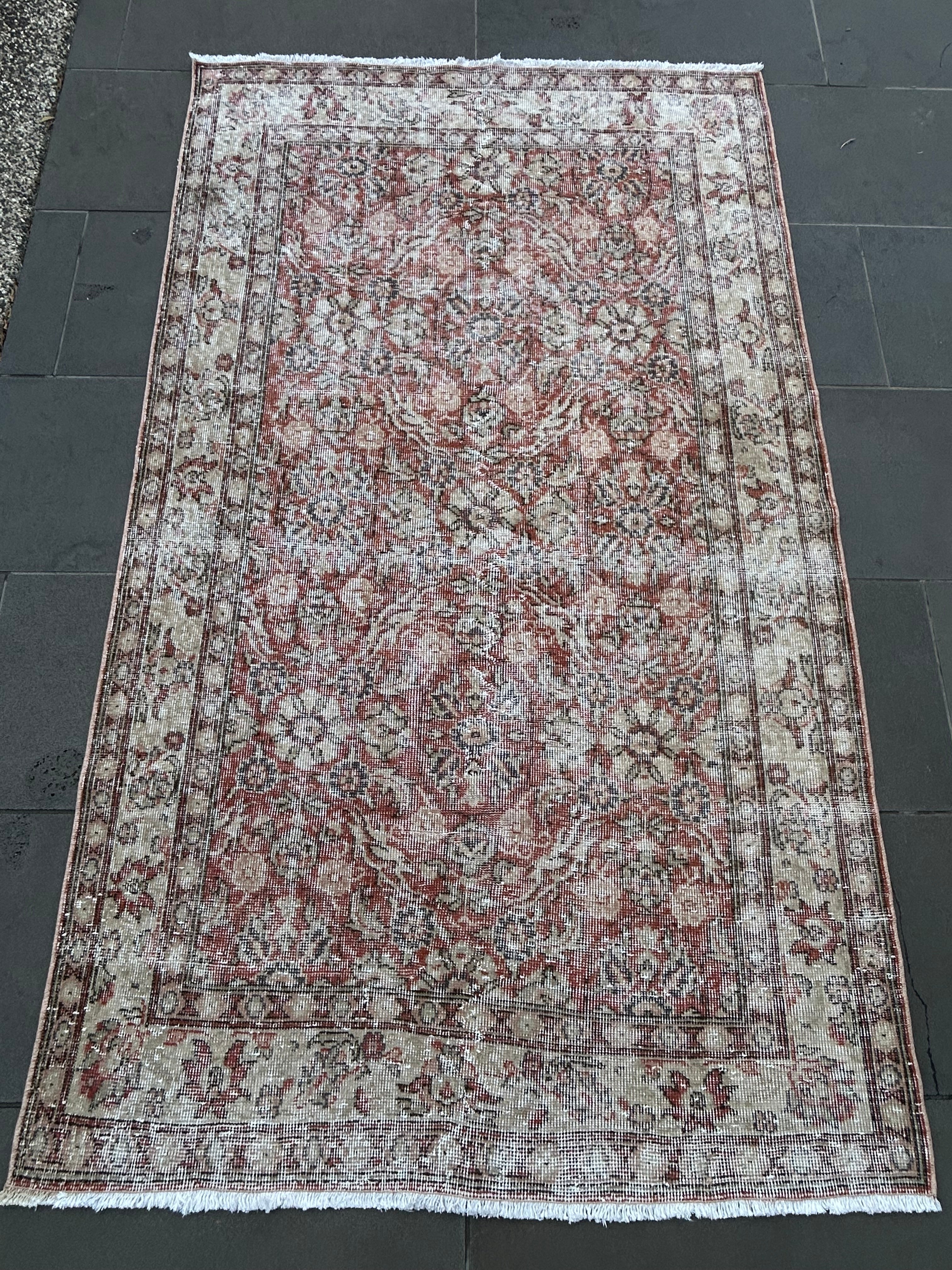 ‘Minnie’ - 127 x 220cm