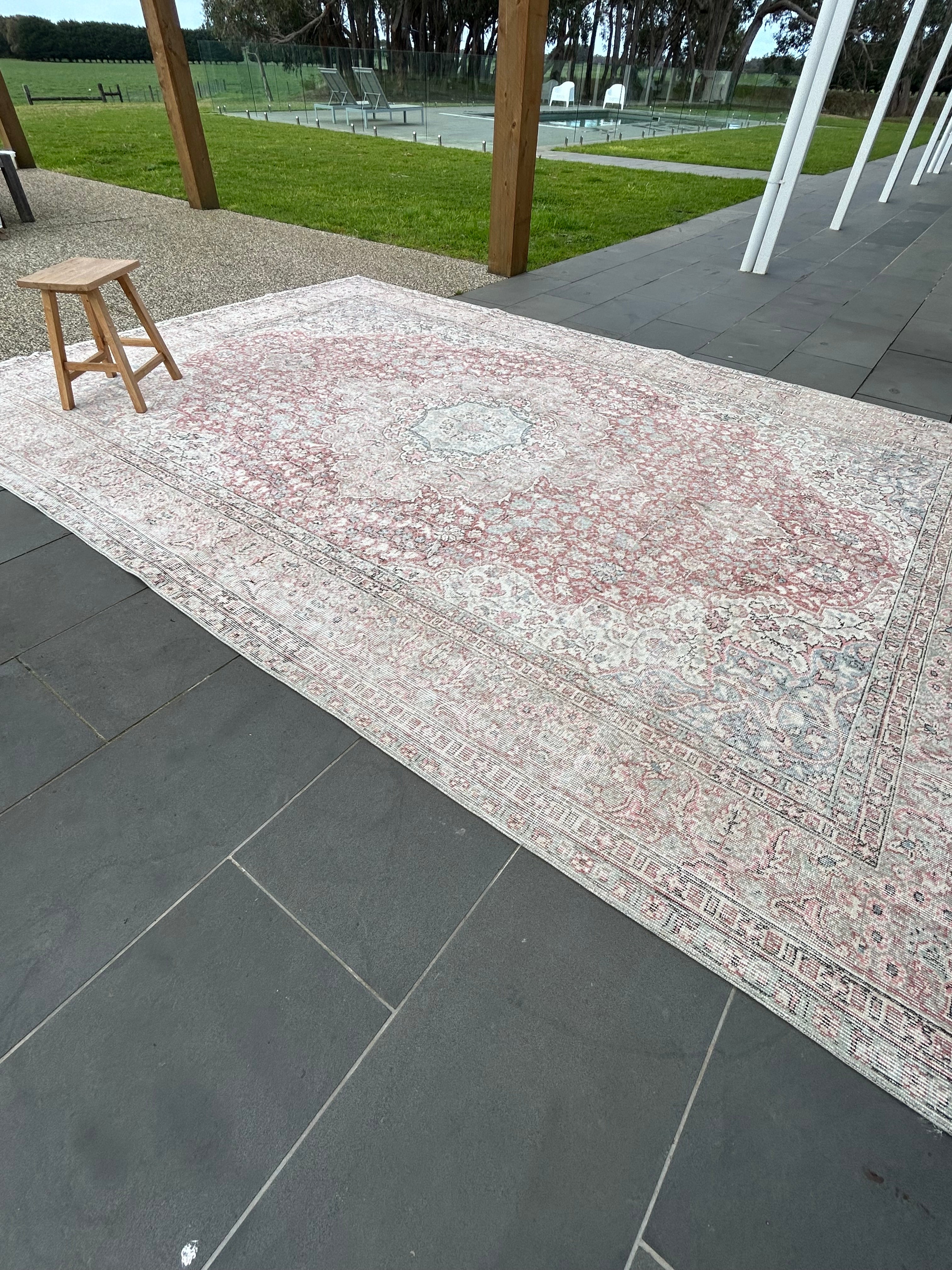 'Matilda' - 278 x 407cm