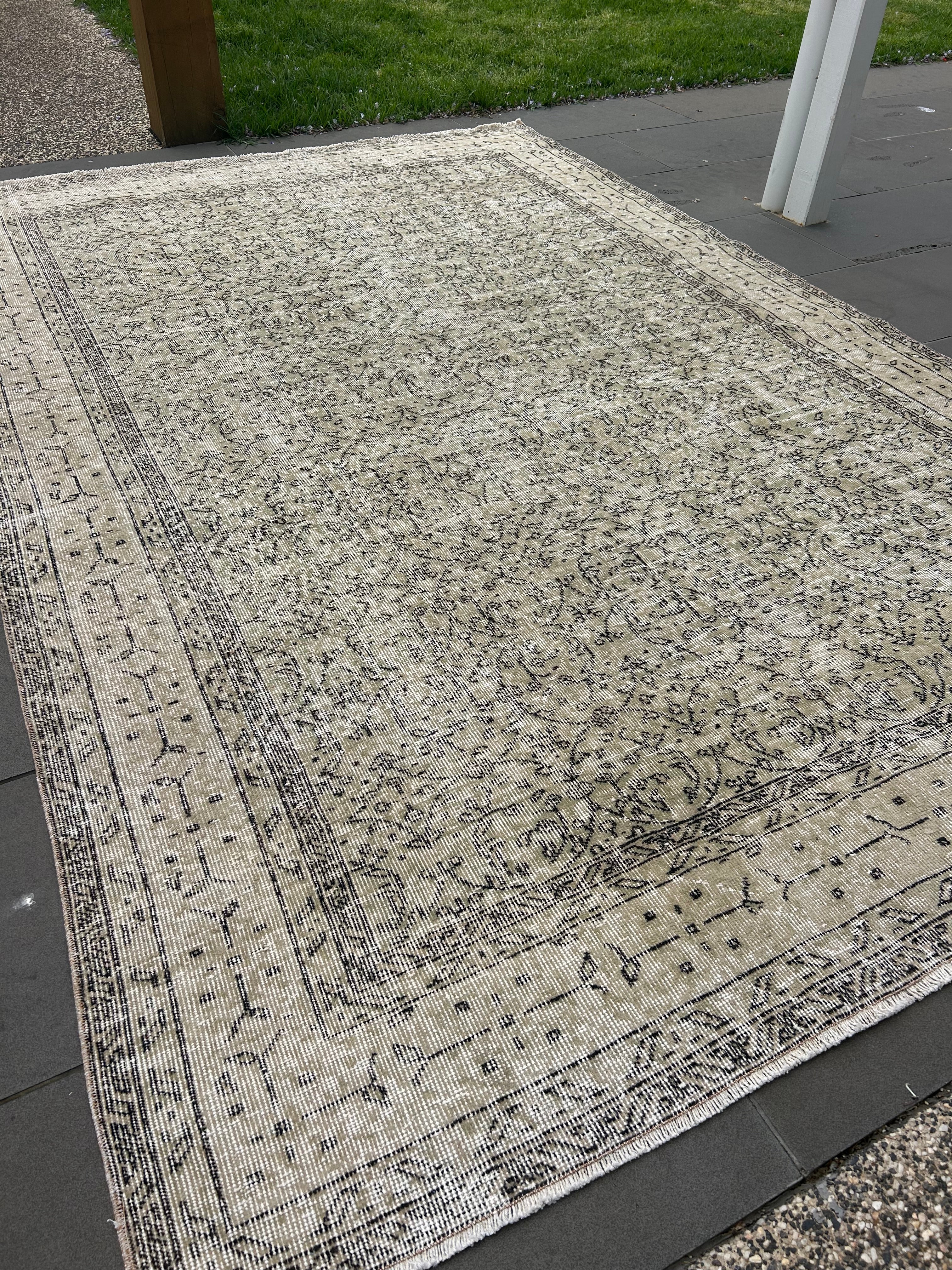 'Sadie' - 196 x 295cm
