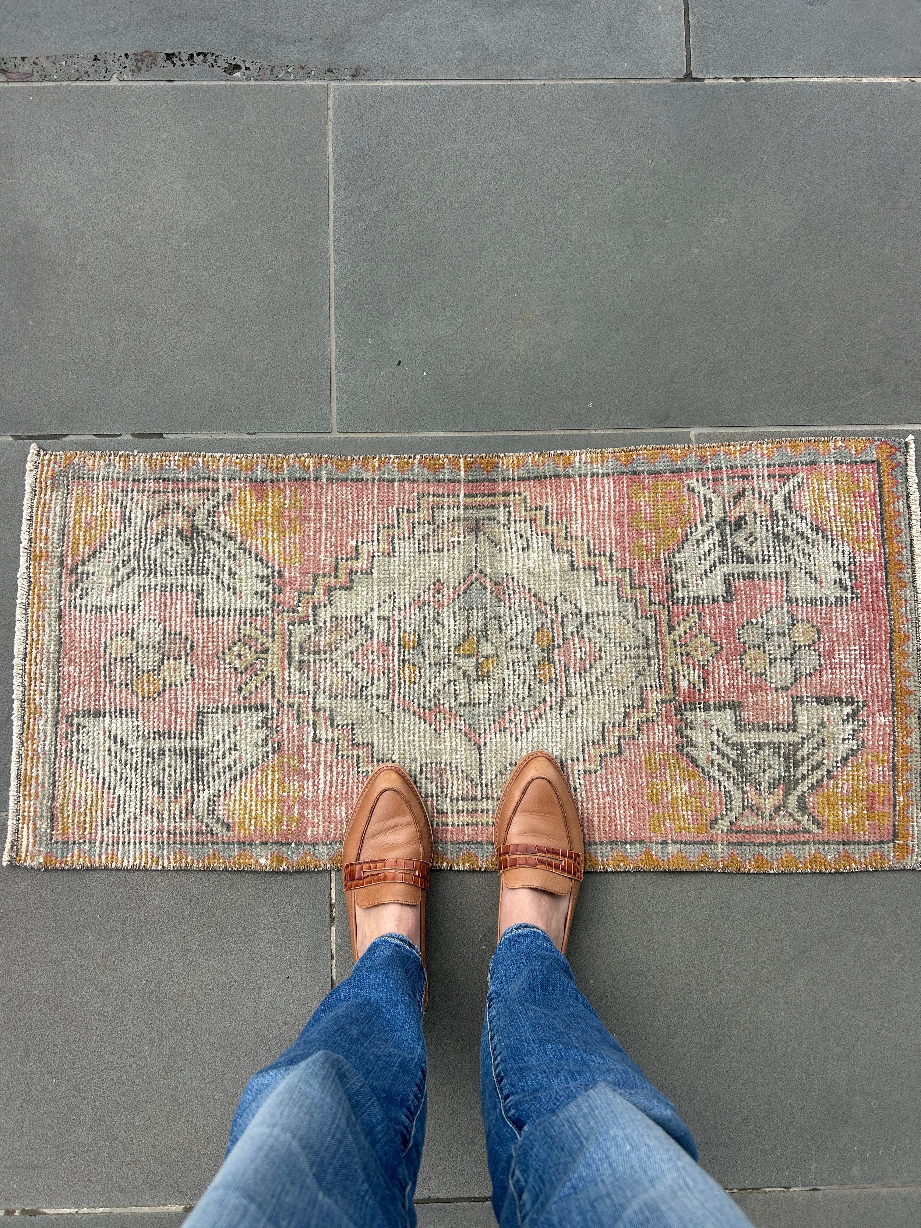 Mini rug 12 - 45 x 97cm