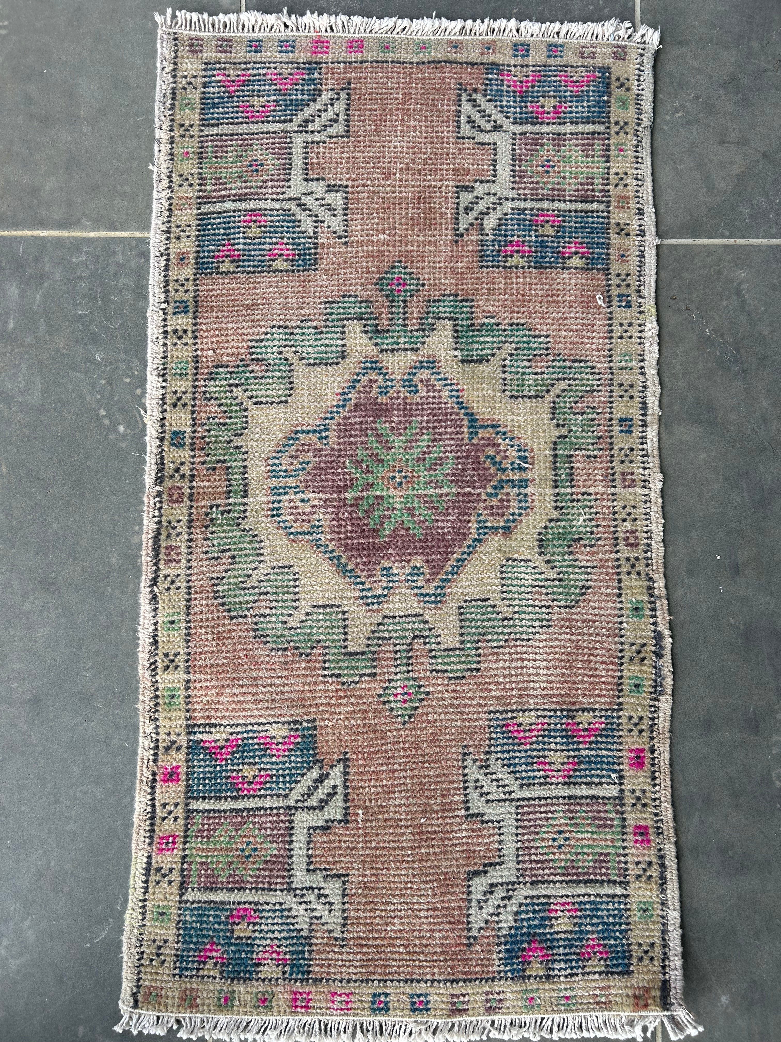 Mini rug 14 - 50 x 95cm