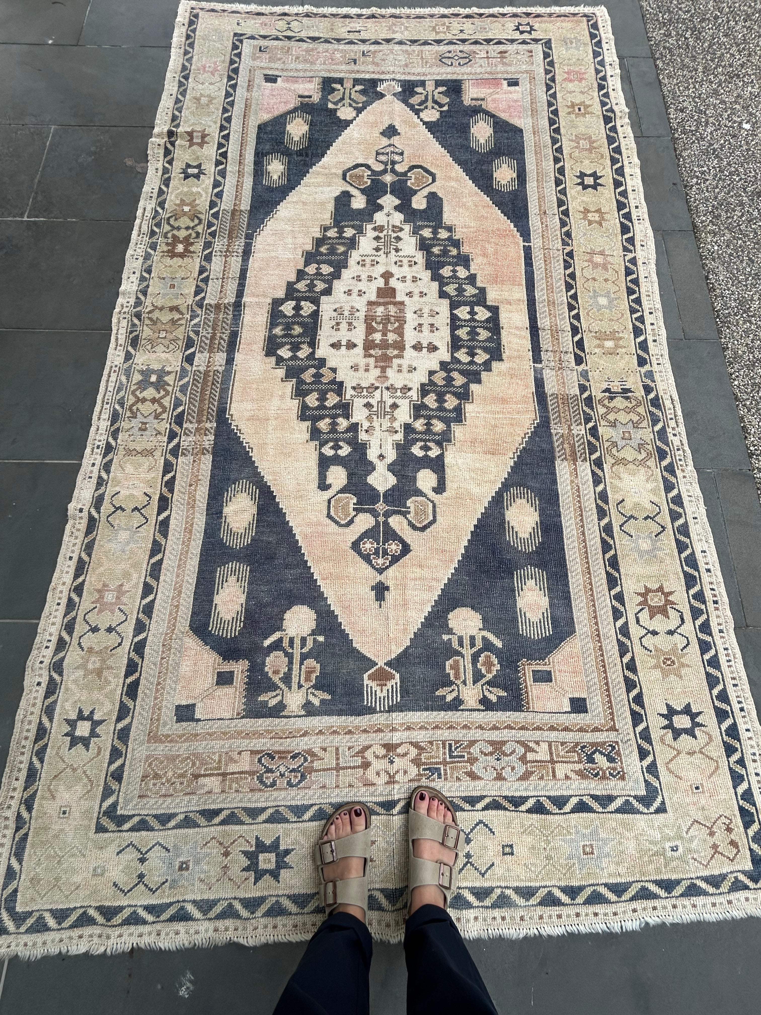 'Billie' - 164 x 287cm