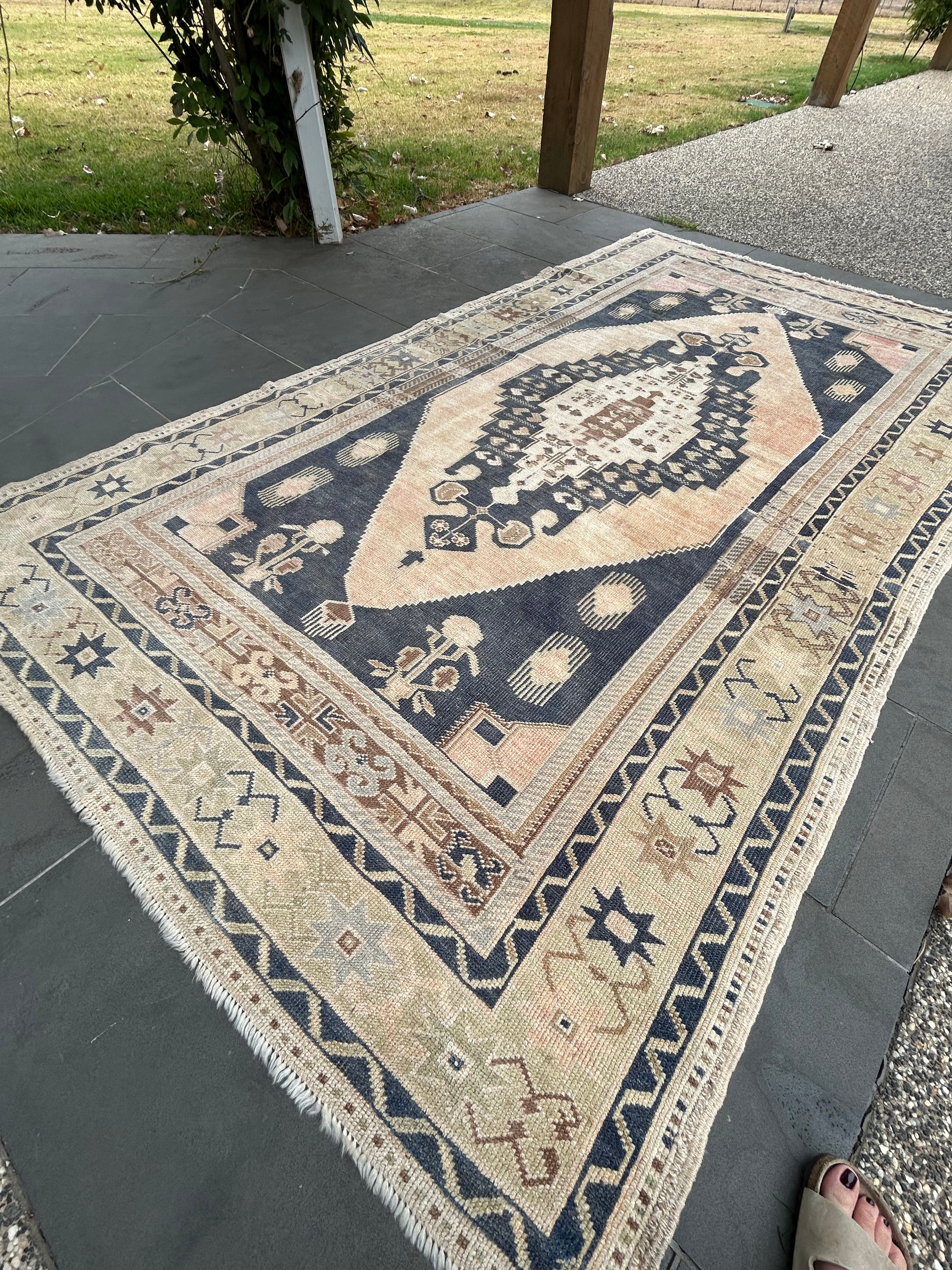 'Billie' - 164 x 287cm