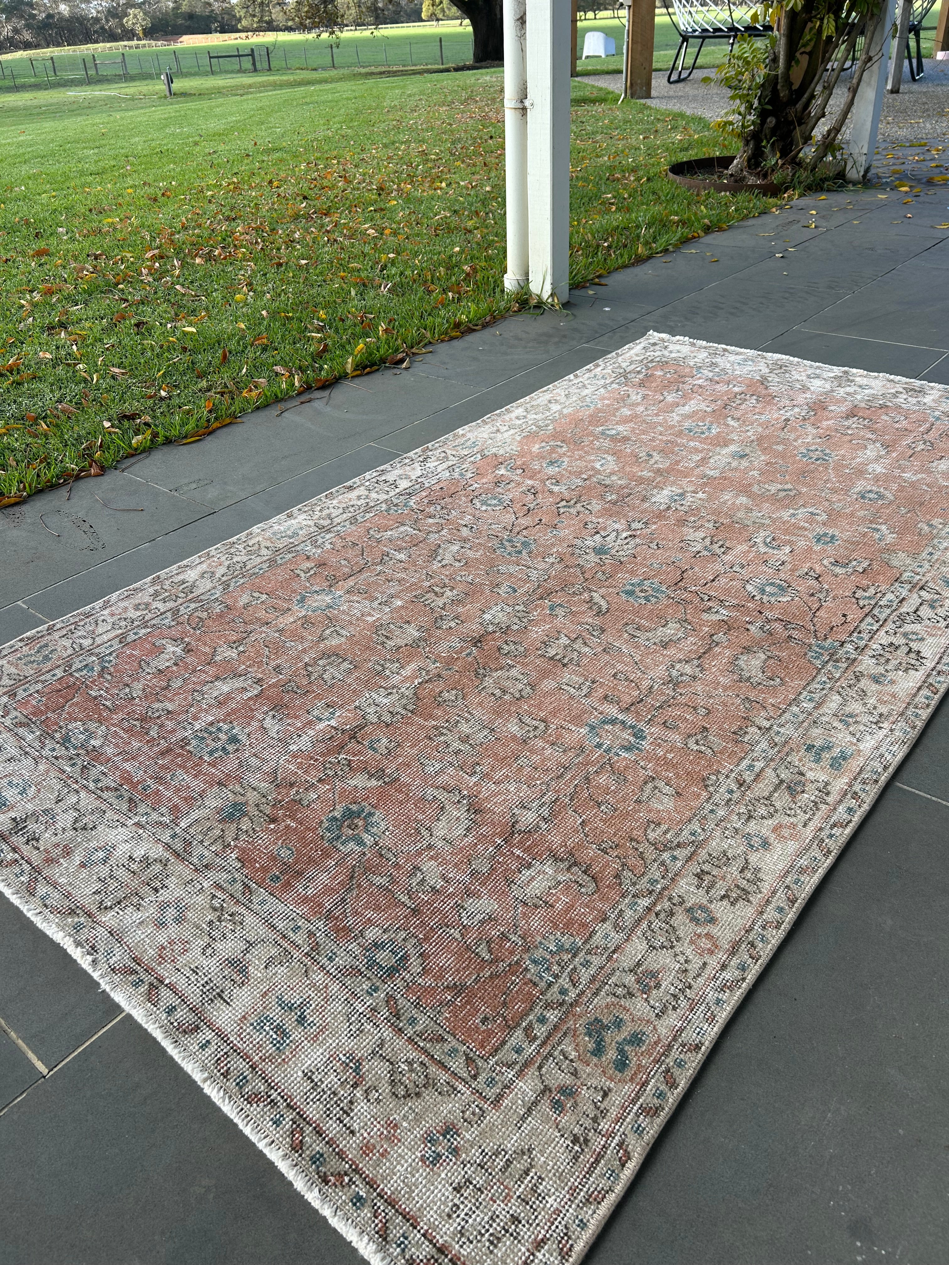 ‘Evette’ - 114 x 205cm