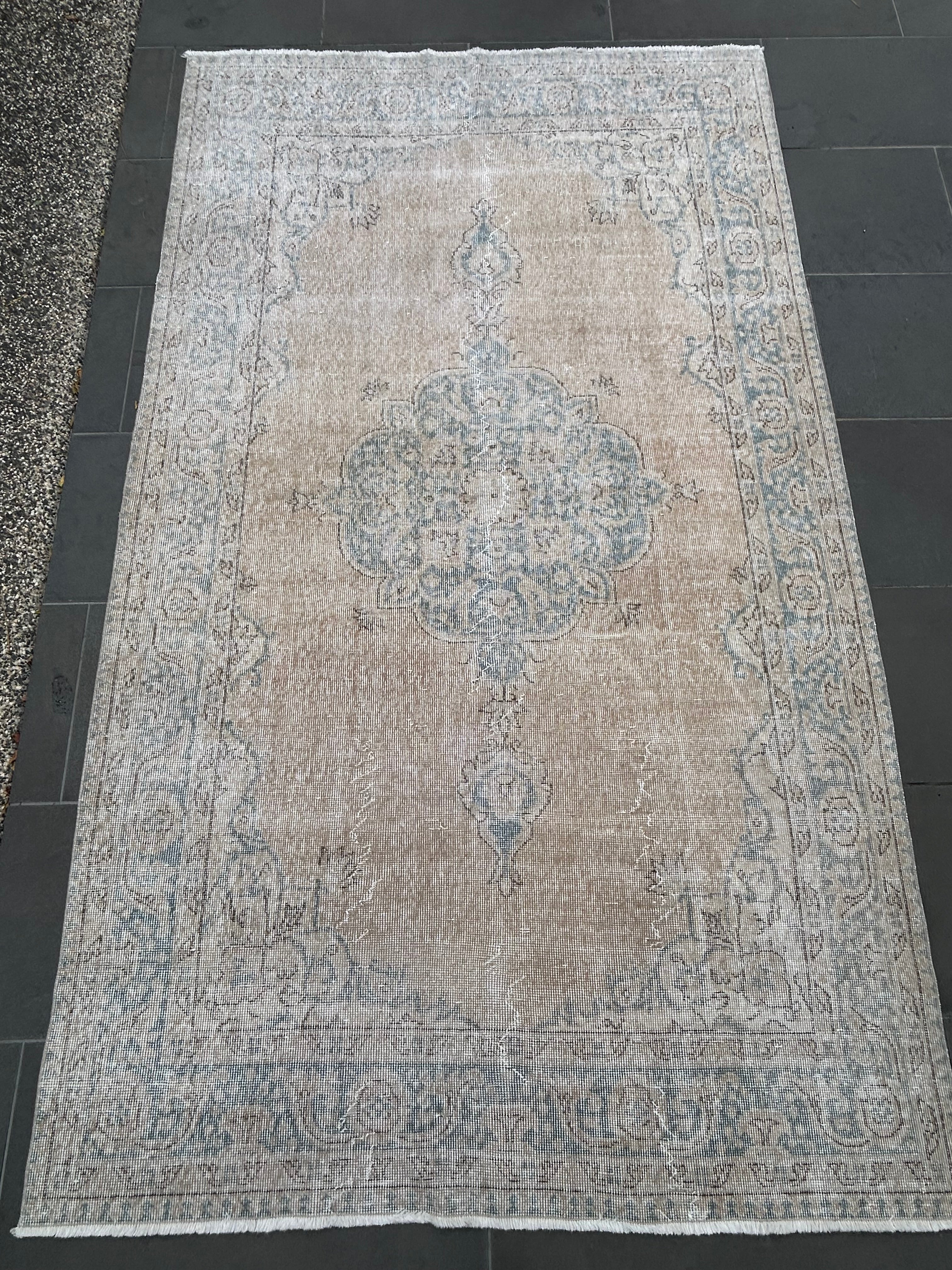 ‘Meg’ - 160 x 266cm