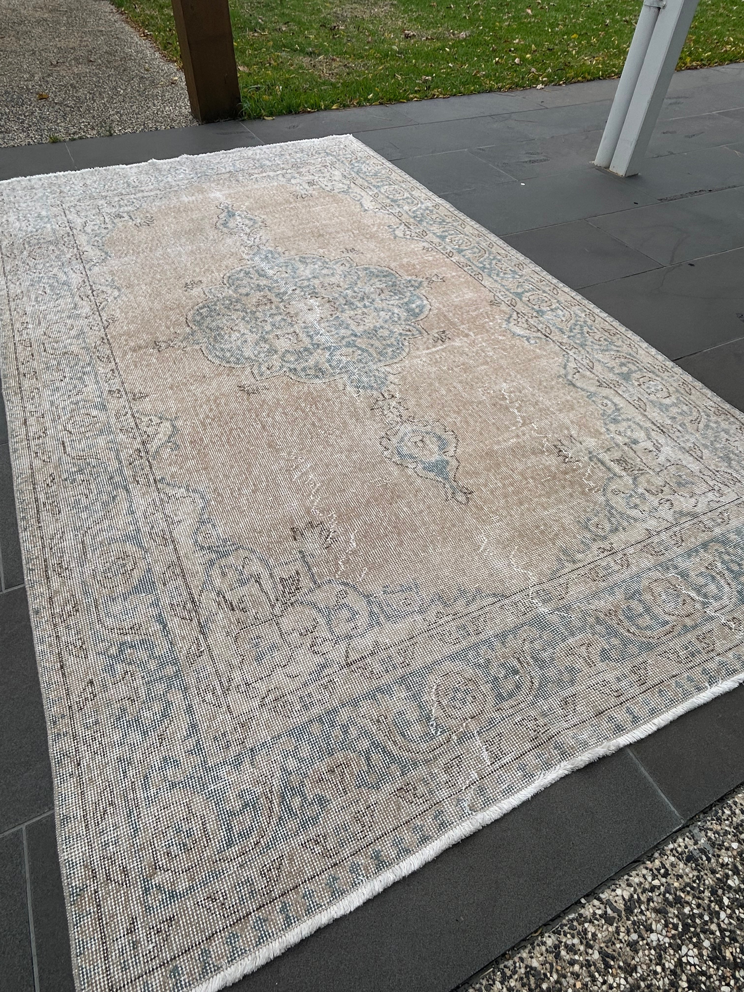 ‘Meg’ - 160 x 266cm