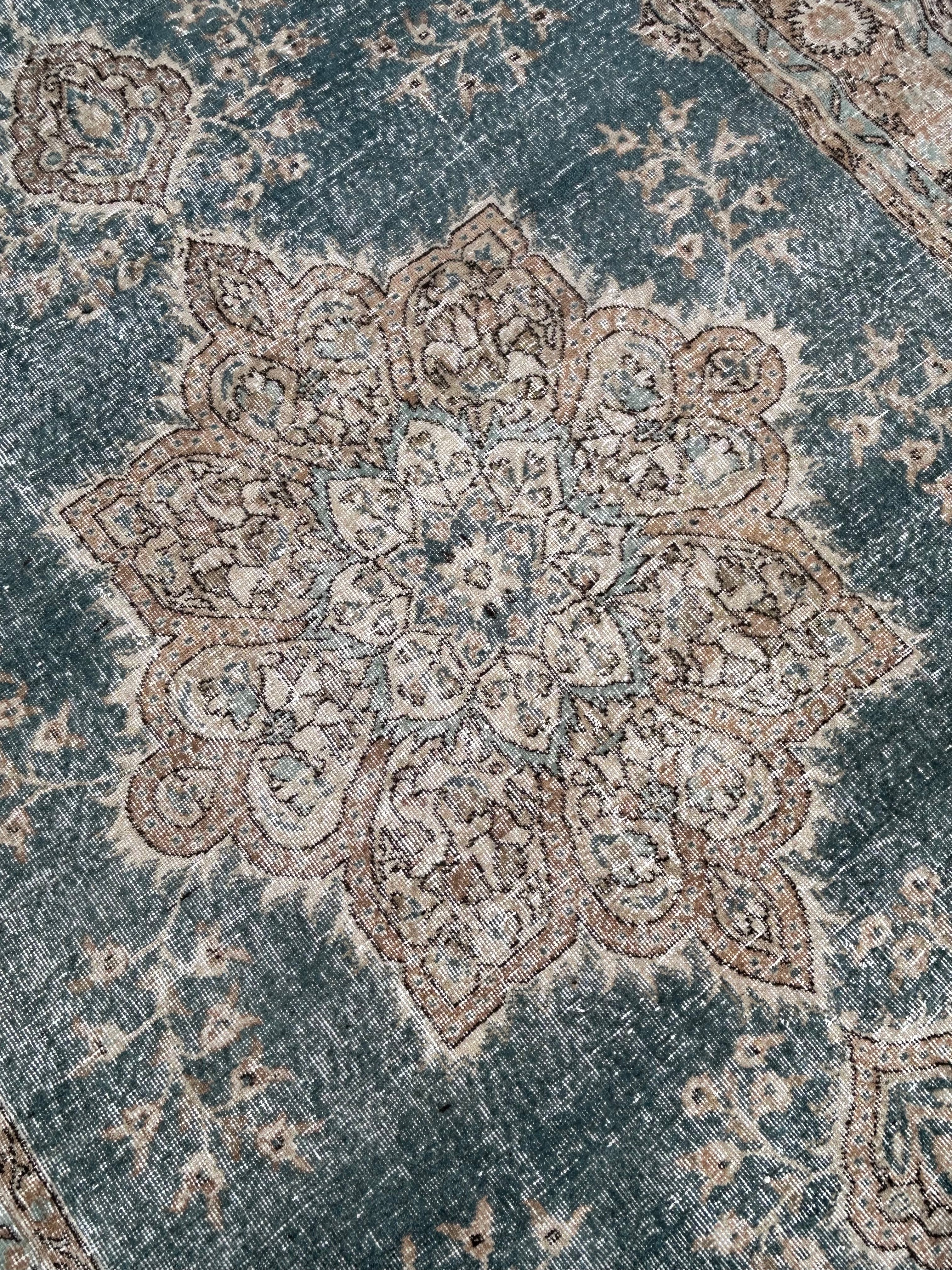 'Annie' - 209 x 331cm