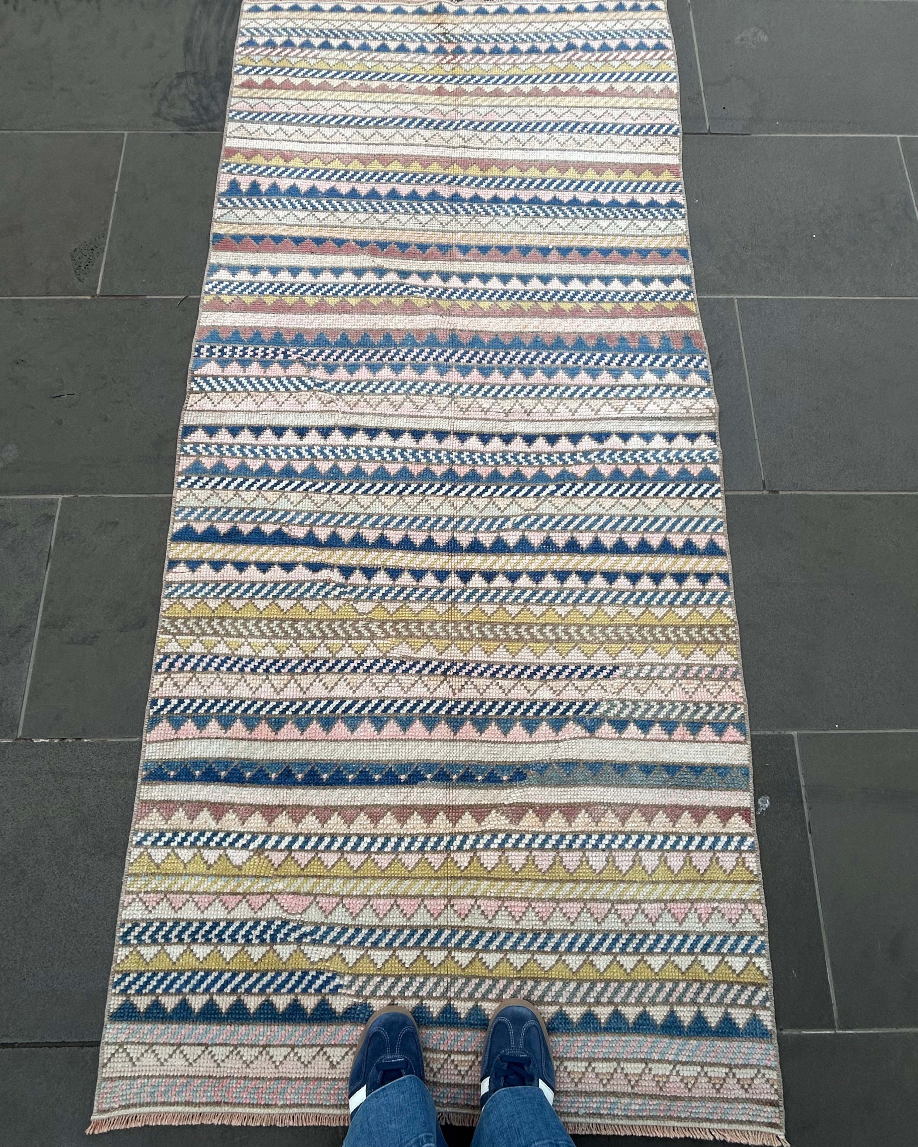 'Ari' - 93 x 211cm