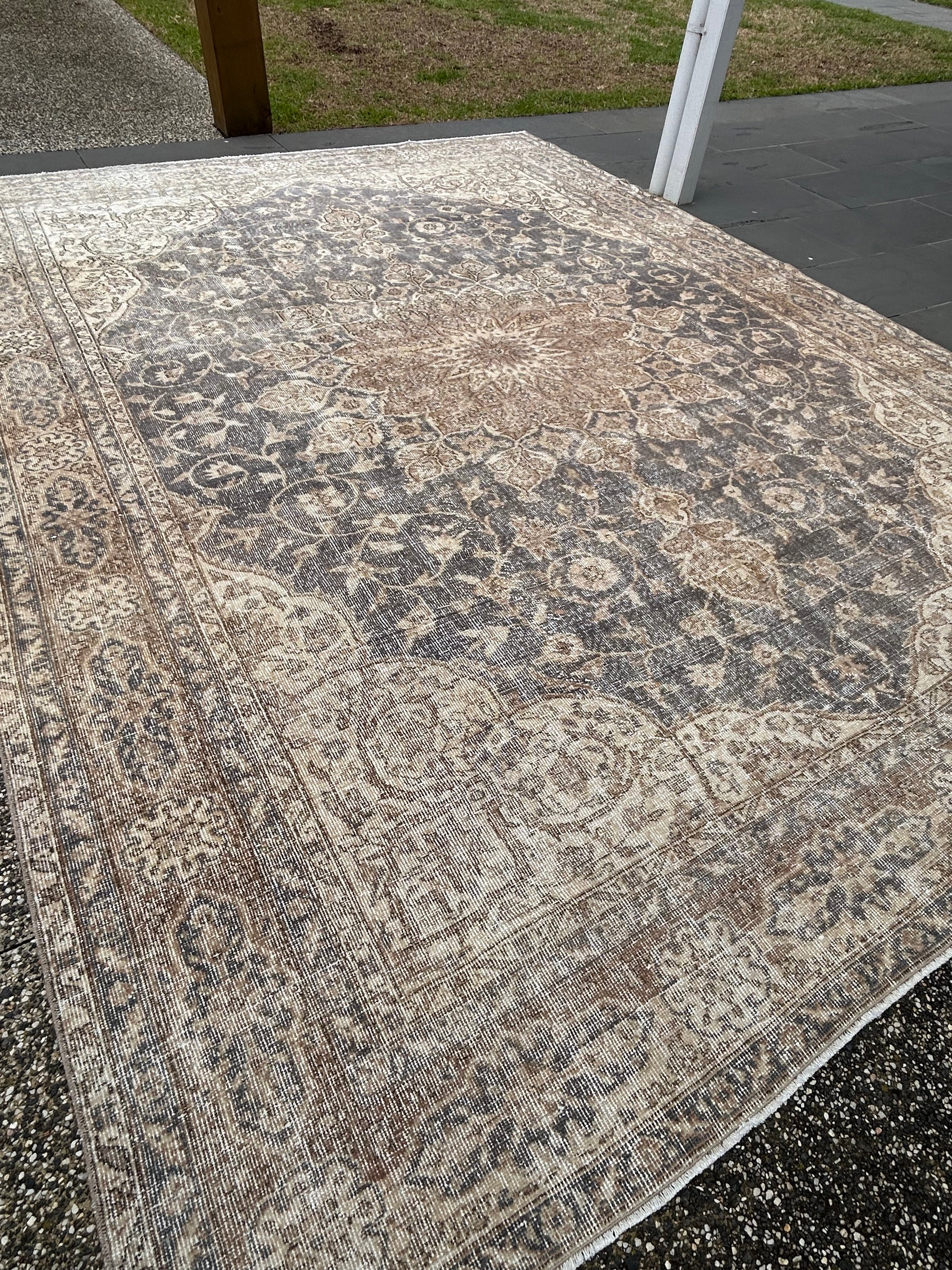 ‘Zara’ - 268 x 358cm