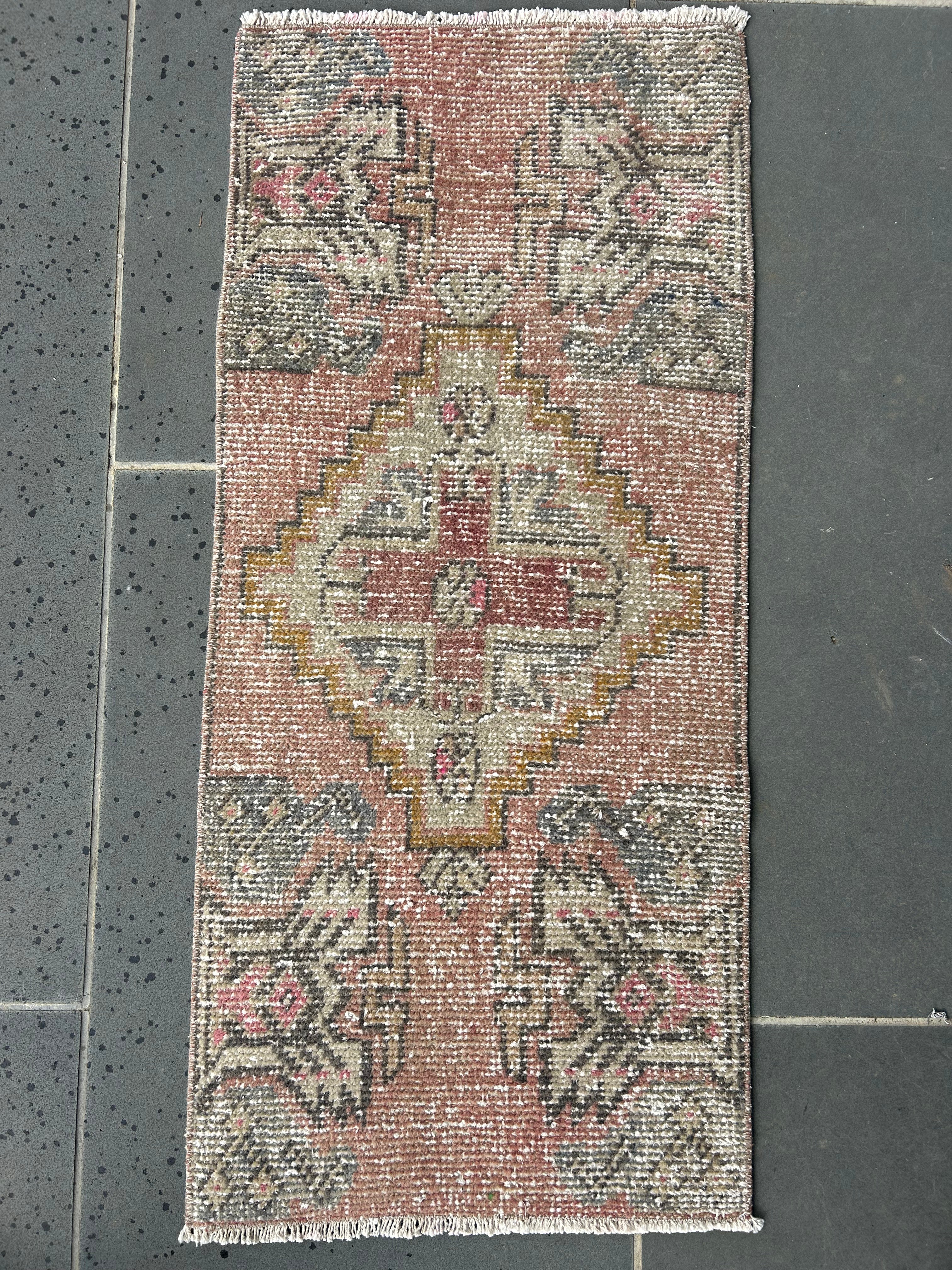 Mini rug 10 - 41 x 92cm