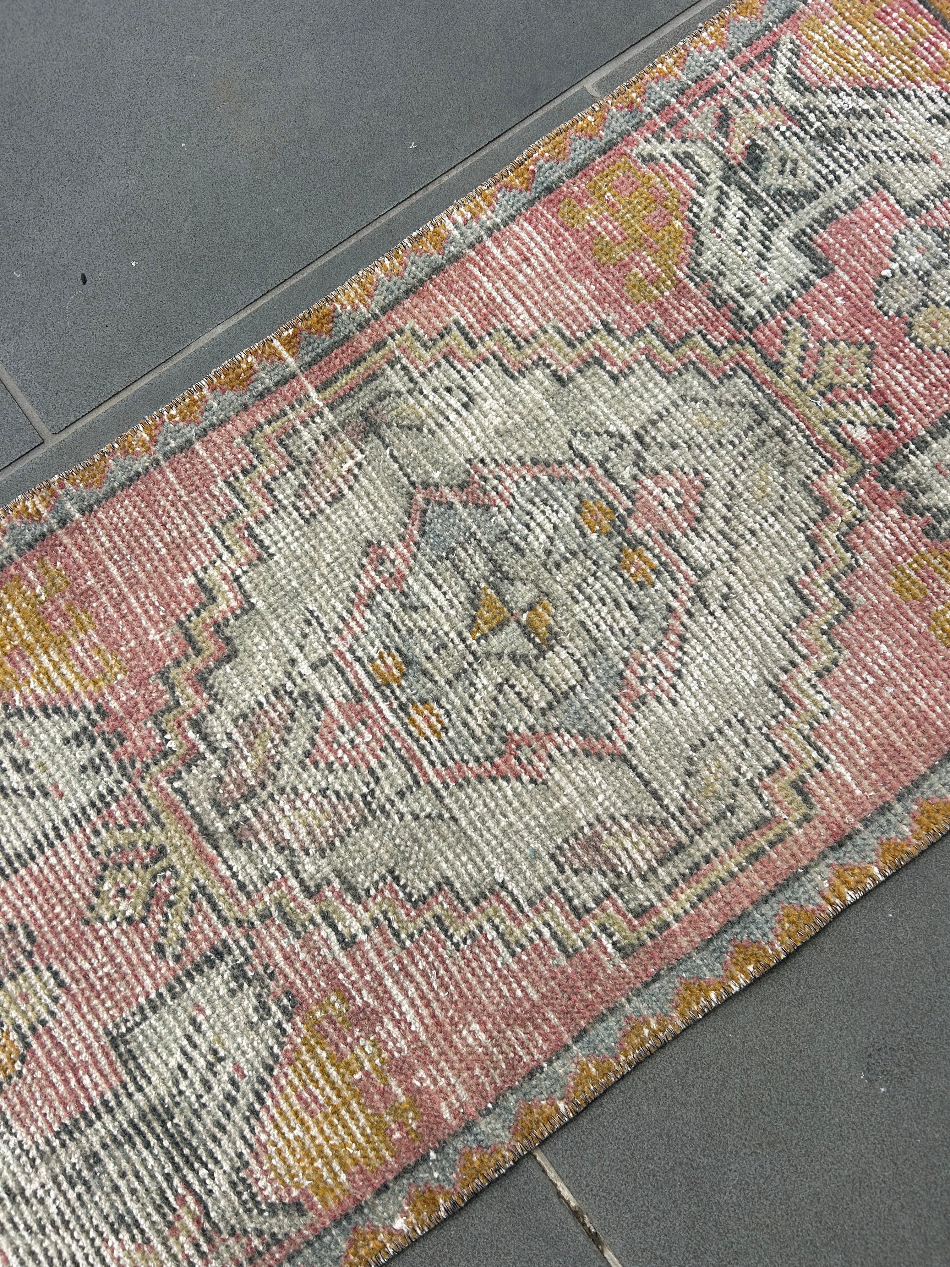 Mini rug 12 - 45 x 97cm